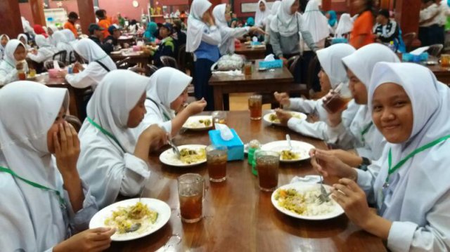 Study Tour 2017 Goes To Yogyakarta